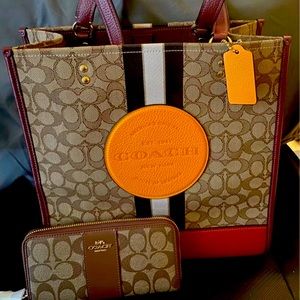 Beautiful Authentic Coach Wallet/Purse Set